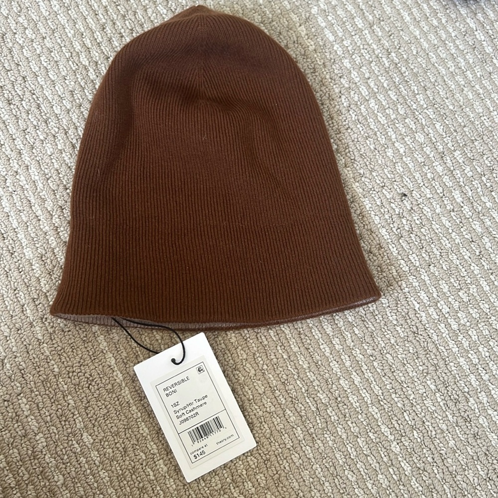 Theory reversible cashmere beanie. New with tags